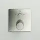 Einzelthermostat mit Drehregler, montiert auf einer quadratischen Metallplatte. Hersteller: Ideal Standard. Passend für die Wandmontage.